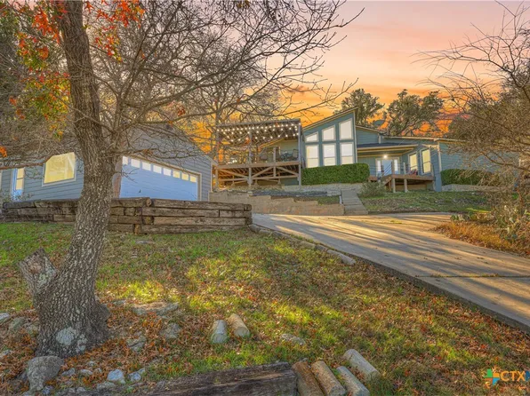 1518 Lakeside Dr W, Canyon Lake, TX 78133