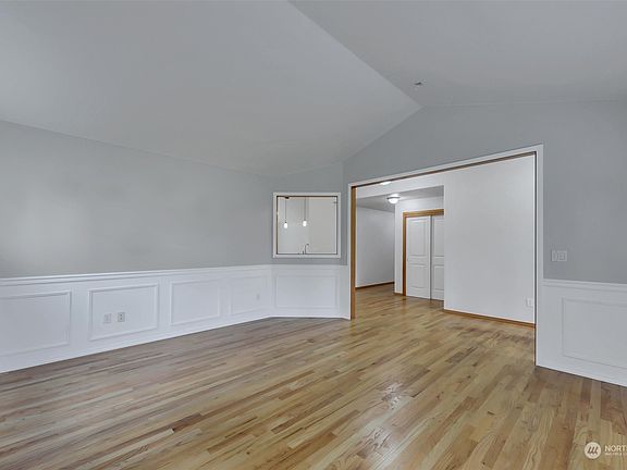 5th image of 310 201st Avenue NE