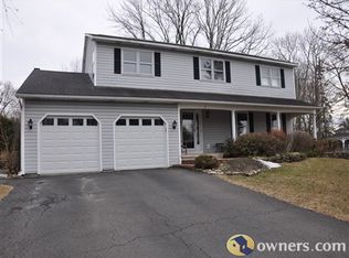 4 Heather Ln, Rensselaer, NY 12144