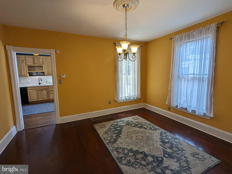 306 N Locust St — Photo 8