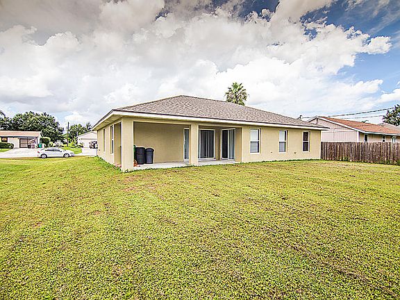 3rd image of 266 SW Parish Terr
