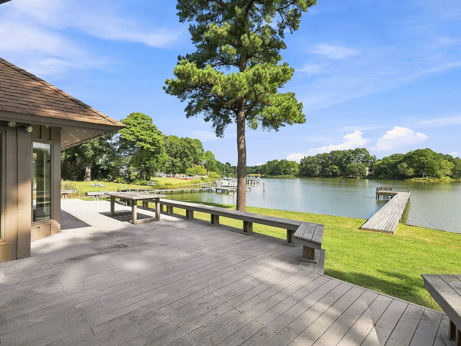 4 bed, 2.5 bath, 3632 sqft, $4,250 — Photo 1