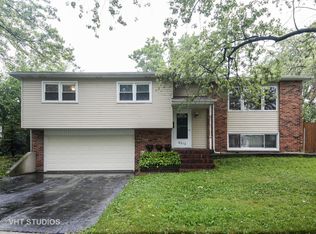2310 Birchwood Pkwy, Woodridge, IL