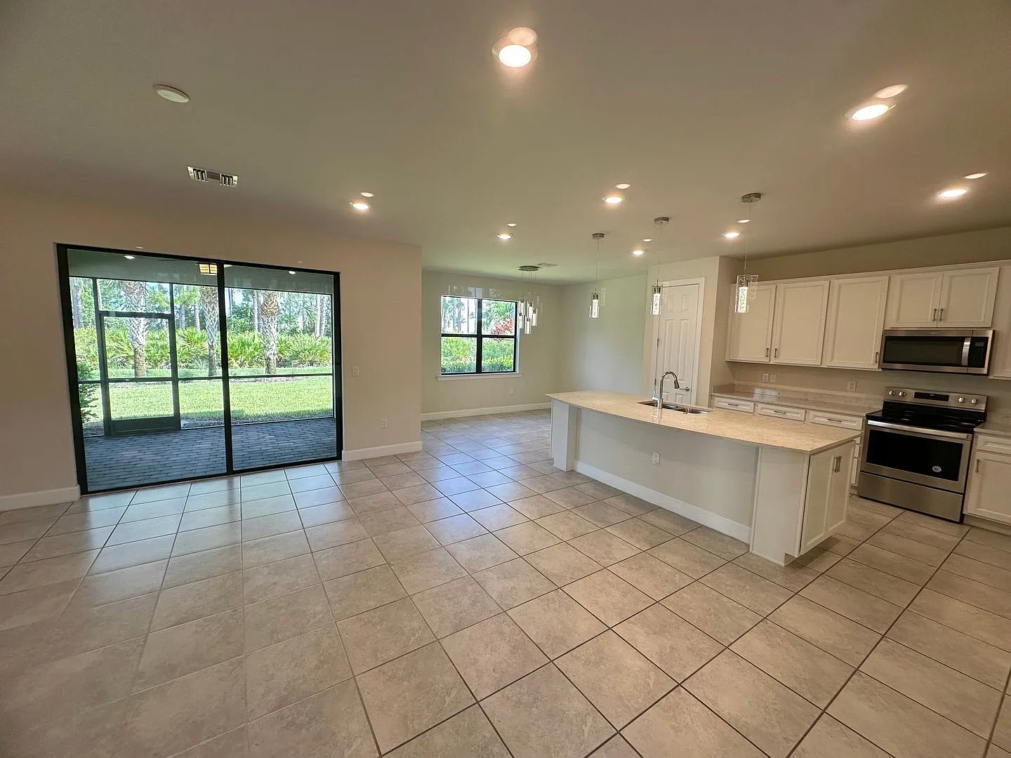 Amazing Location! Modern & Spacious 3 Bed 2.5 Bath in South Fort Myers Gated Community — Photo 3