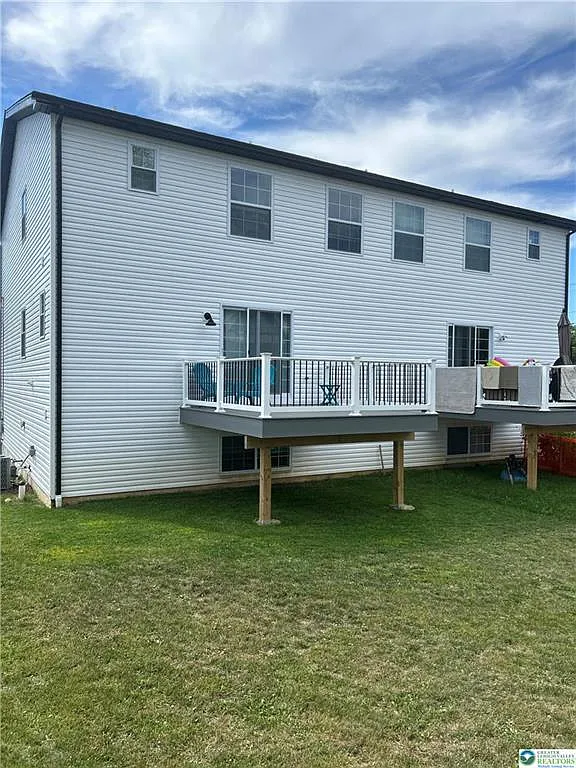 3 bed, 4.0 bath, 2407 sqft, $2,695 — Photo 2