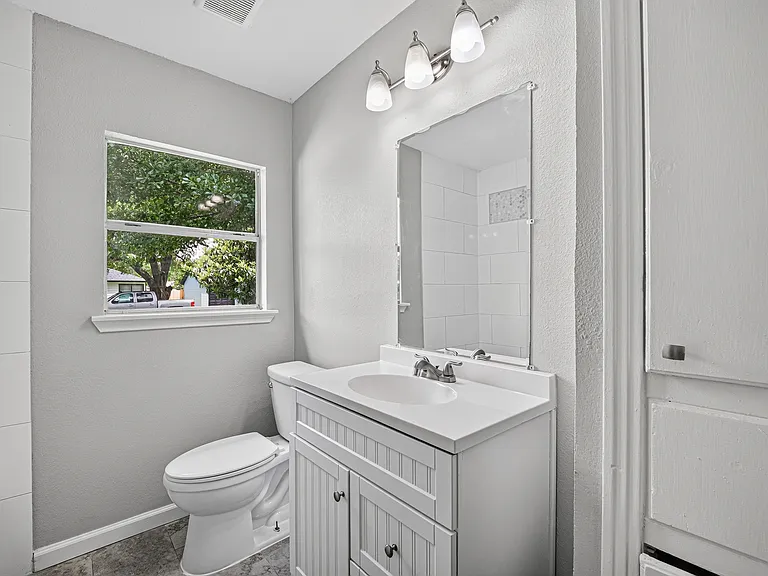 1112 Johnson St — Photo 23