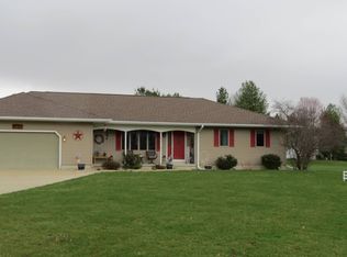 8696 N Fawn Ln, Robinson, IL 62454