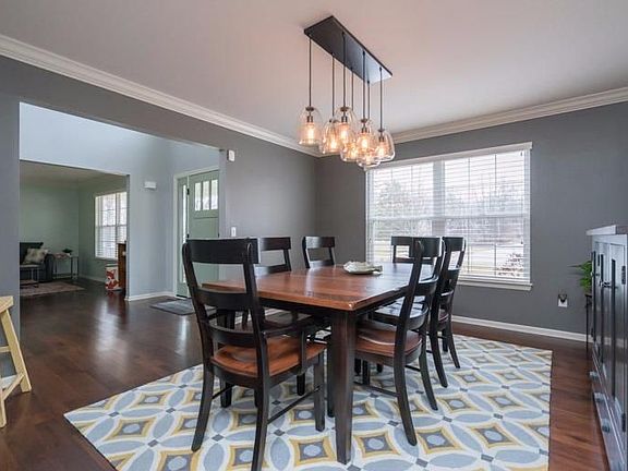 3rd image of 6598 Woodvine Dr