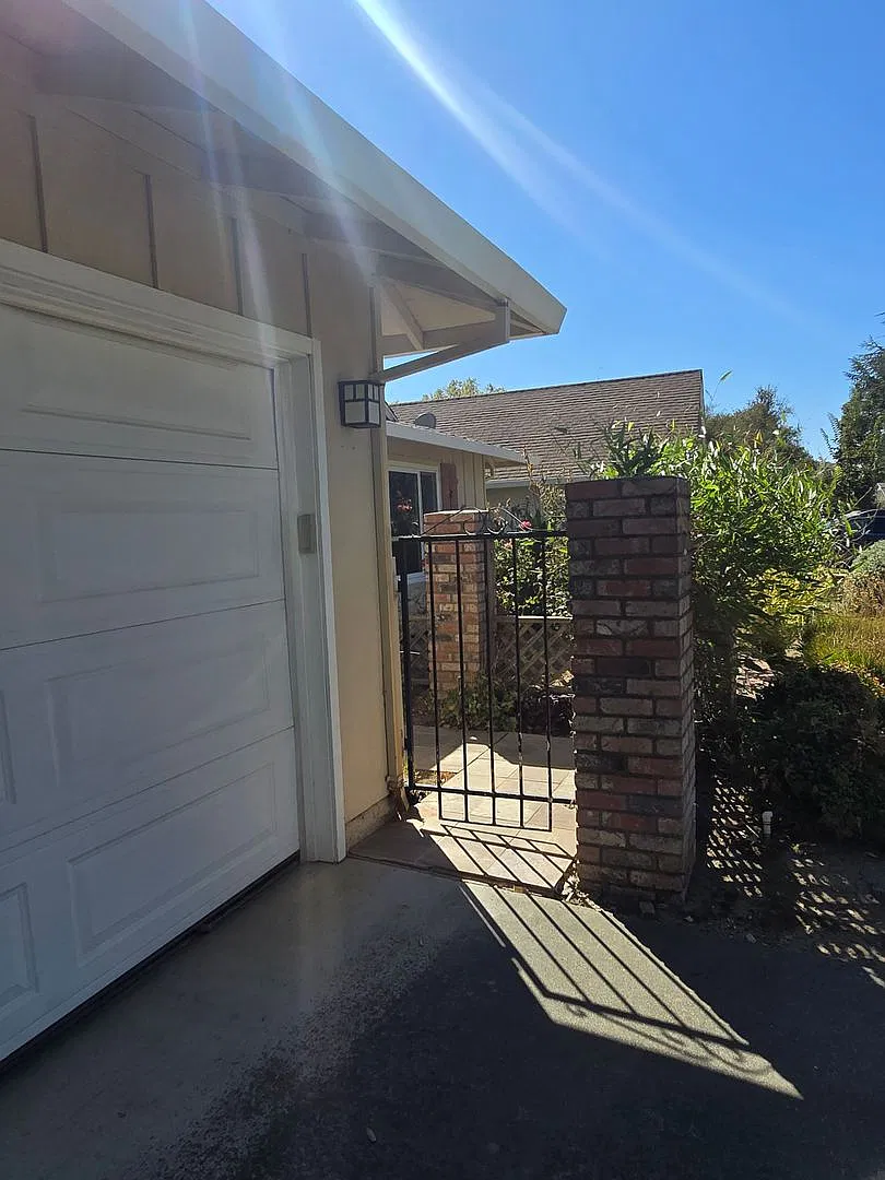 Beautiful 3 bedroom two bath home. — Photo 2