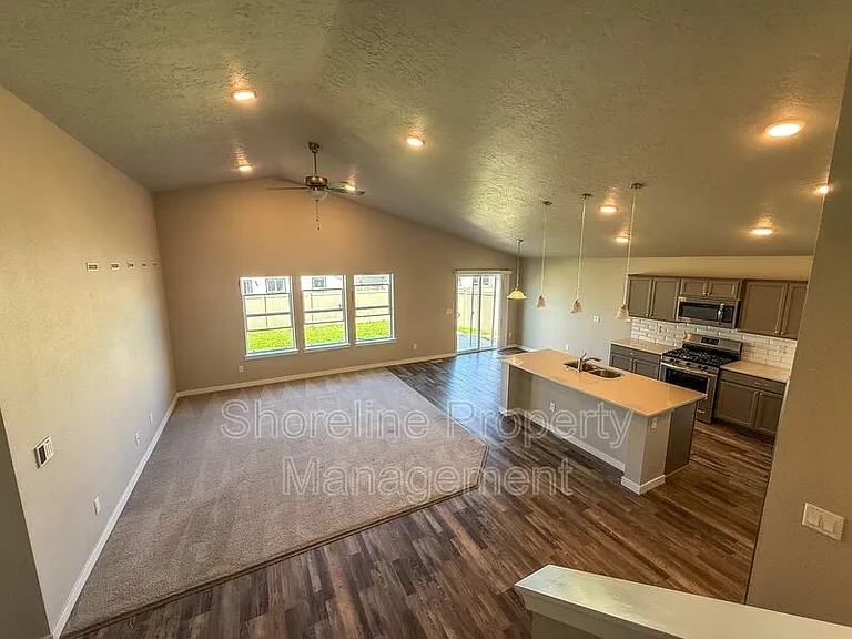 19304 Geneva Way — Photo 10