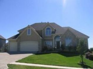 509 NE Bitter Creek Rd, Lees Summit, MO 64086