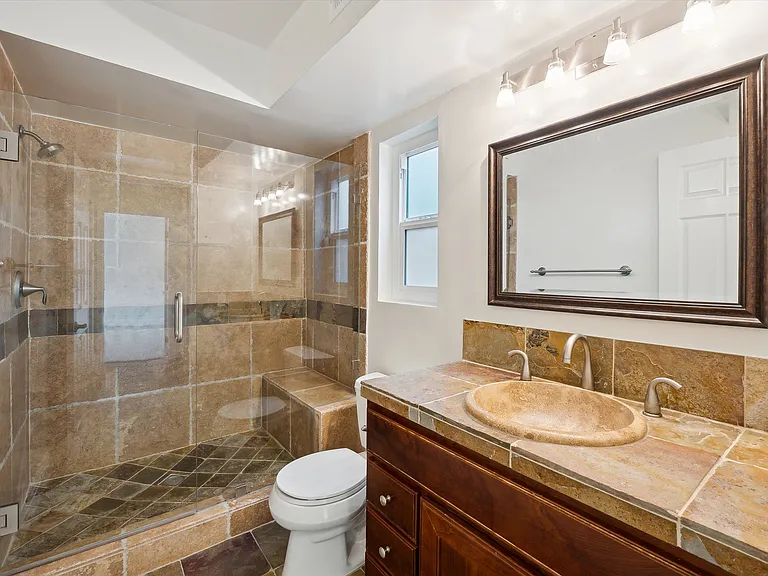 215 Walnut St — Photo 9