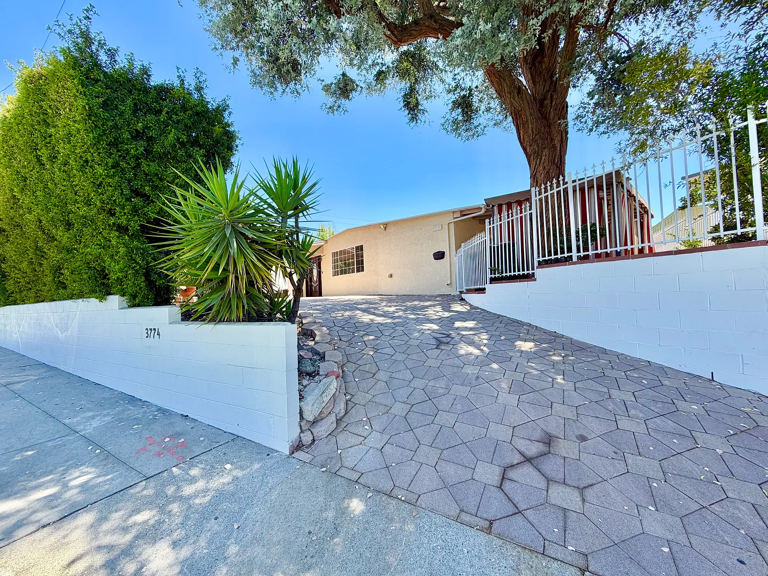 3 bed, 1900 sqft, $4,500 — Photo 3