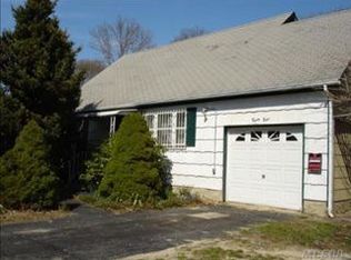 39 Linden Ln, Shirley, NY 11967