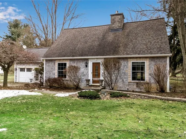 1168 Grover Rd, East Aurora, NY 14052