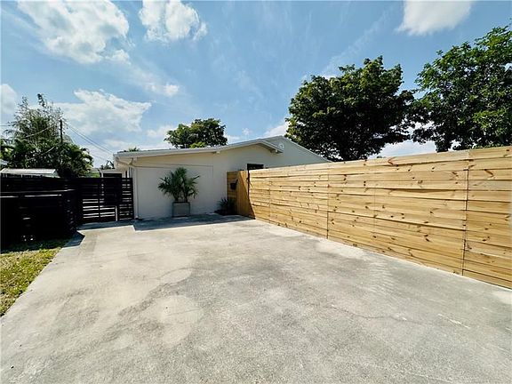 5th image of 1724 NE 17th St #1