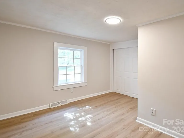 80 Sumner Ave NW — Photo 24