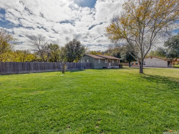1109 Fort Clark RD, Uvalde, TX 78801