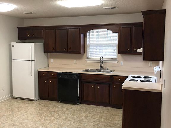 Kitchen area with eat in kitchen.