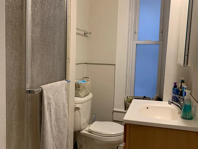 1344 N Bosworth Ave #1F — Photo 6