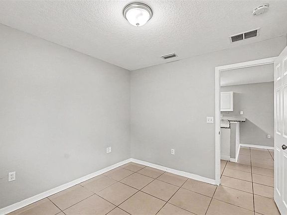 5th image of 2608 5TH AVENUE E