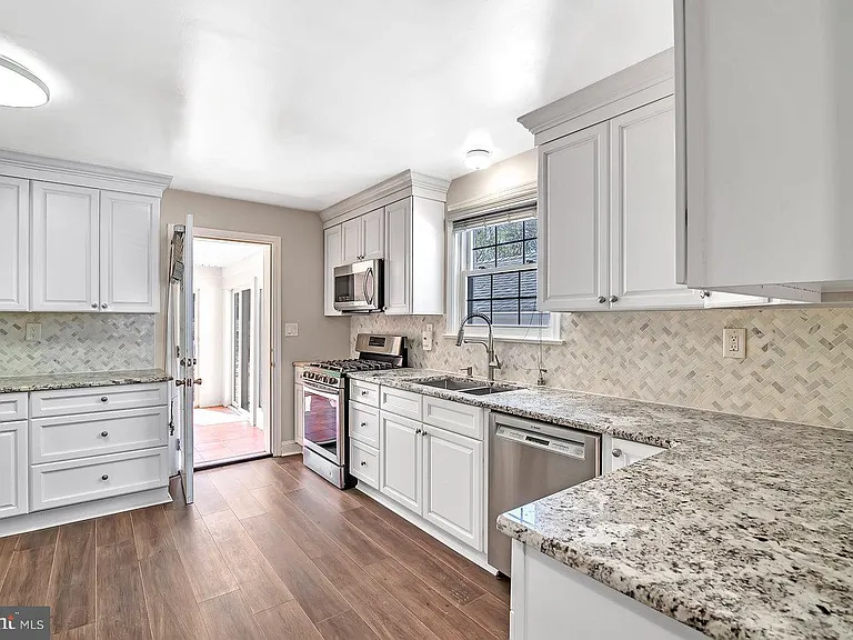 32 Cranbury Rd — Photo 12