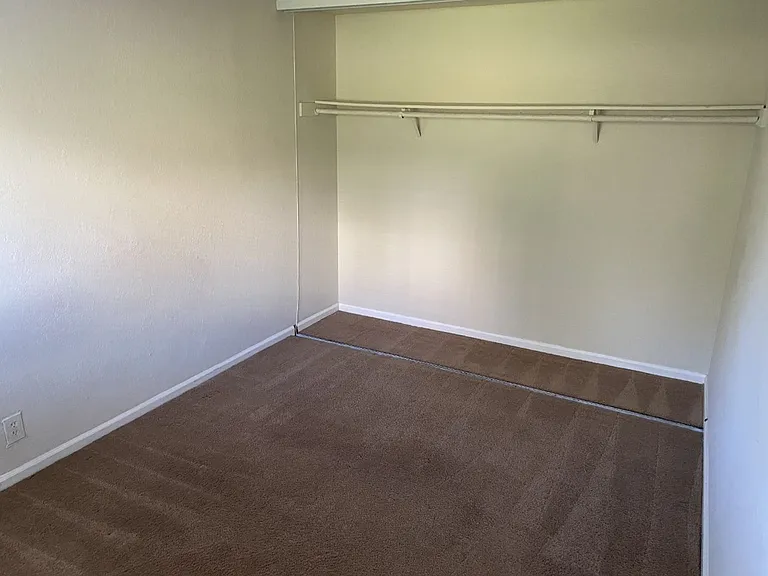 Adorable 1 Bedroom, 1 Bath Unit — Photo 11