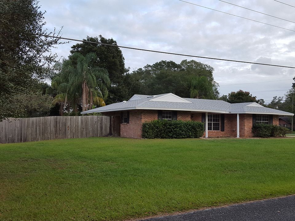 2nd image of 100 Sandspur Ln