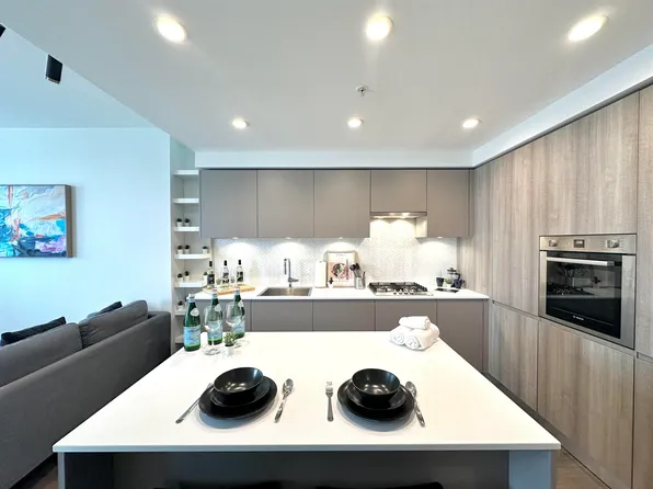 3833 Evergreen Pl #2511, Burnaby, BC V3J 0M2