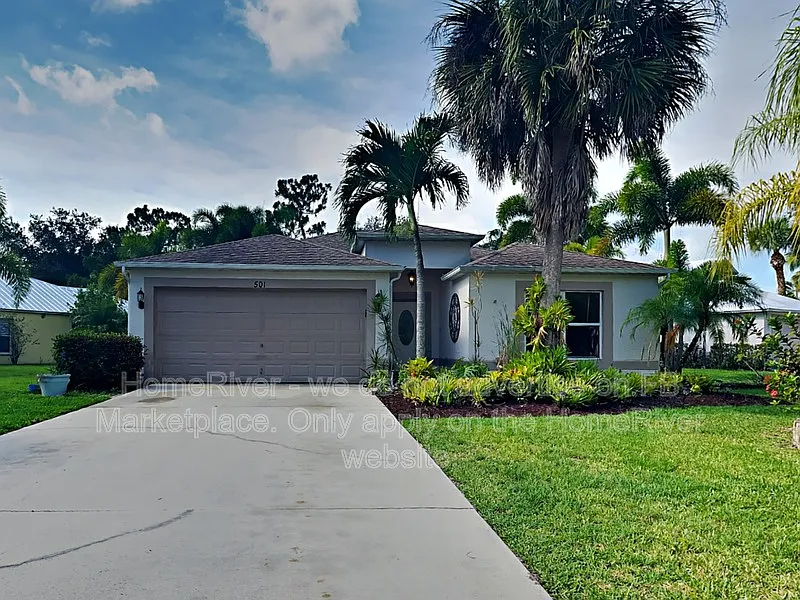 501 SW Deer Run