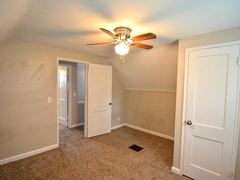 8412 Wicklow Ave — Photo 9