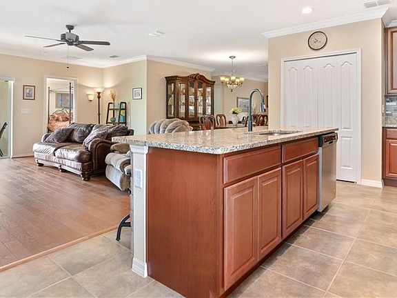 5th image of 1021 Suffragette Cir