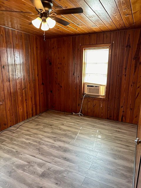 Main bedroom will fit a king size bed