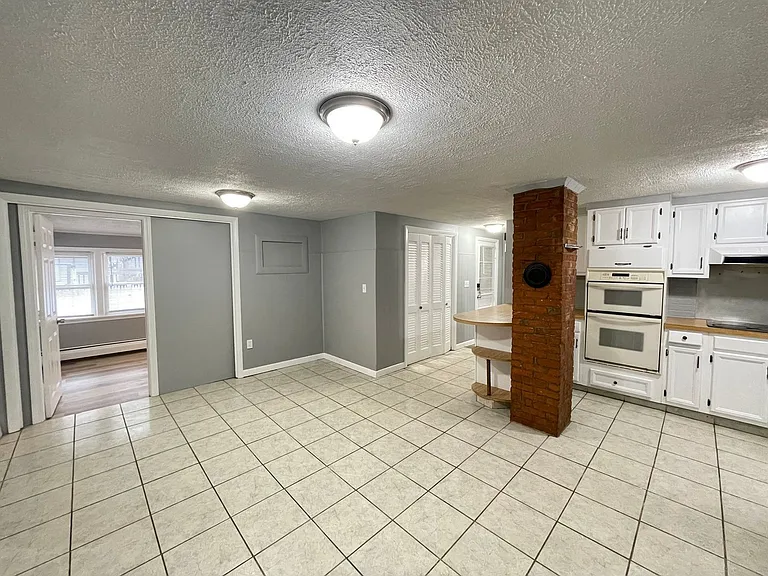 266 Douglas St #1 — Photo 3
