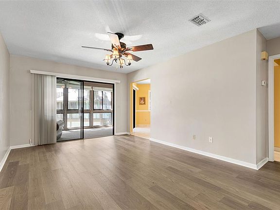 5th image of 20 MID OAKS CIRCLE