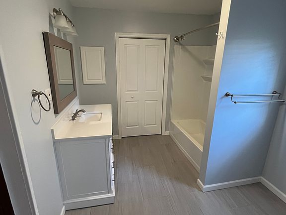 3rd image of 1363 Cove Ave