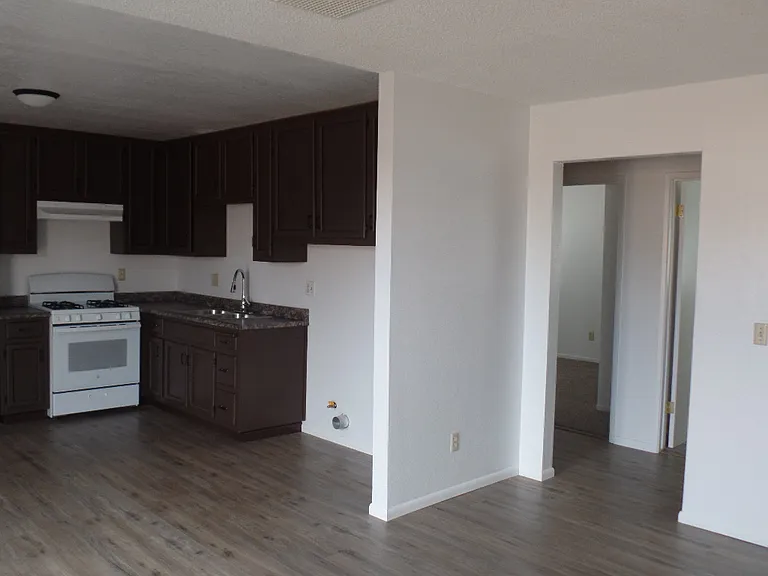 124 S Gateway Blvd #C — Photo 8