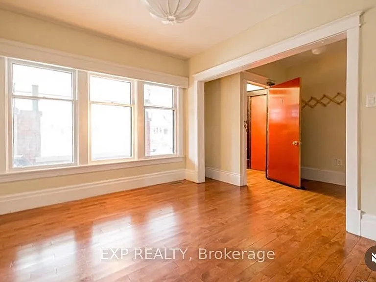 31 Saint Clair Ave — Photo 2