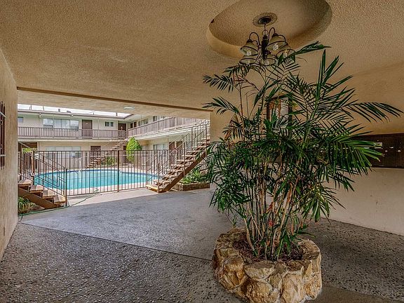 5th image of 1033 S Westlake Ave APT 18