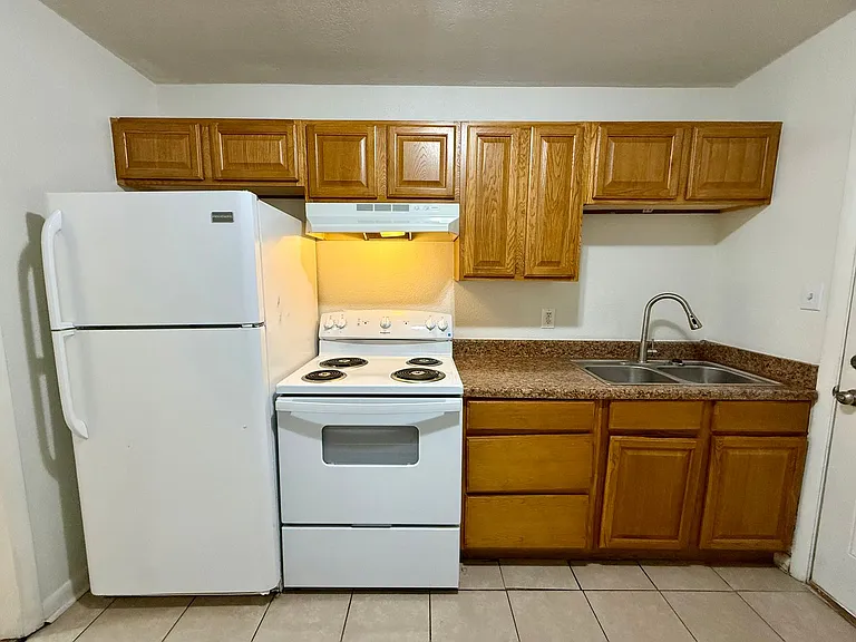 3705 Griffin St — Photo 6