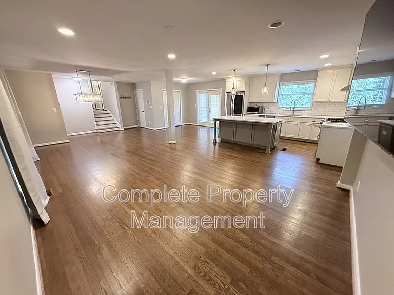 3153 Woodhaven Dr — Photo 28