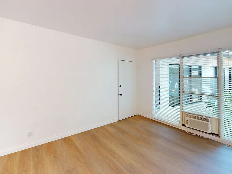 The Claire Manor Apts — Photo 16
