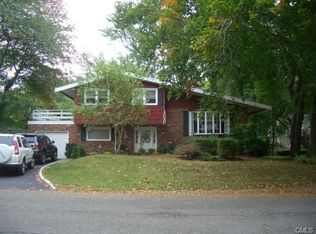 233 Dexter Dr, Bridgeport, CT 06606