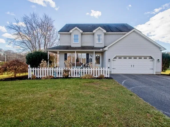 19 Lancaster Dr, Agawam, MA 01001