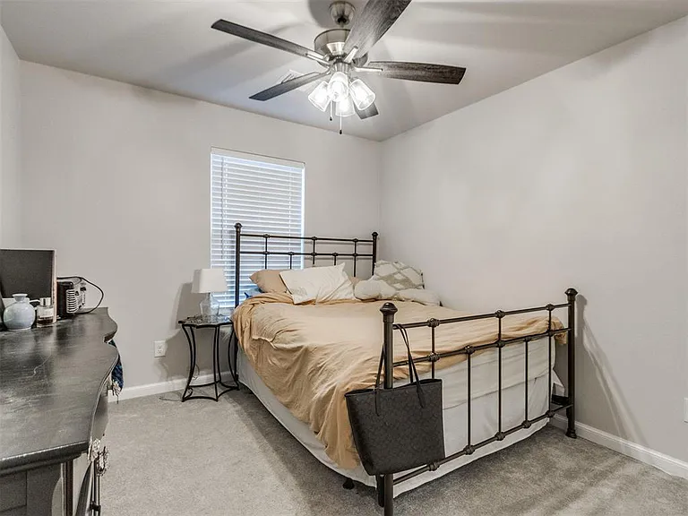 10516 NW 33rd Pl — Photo 13