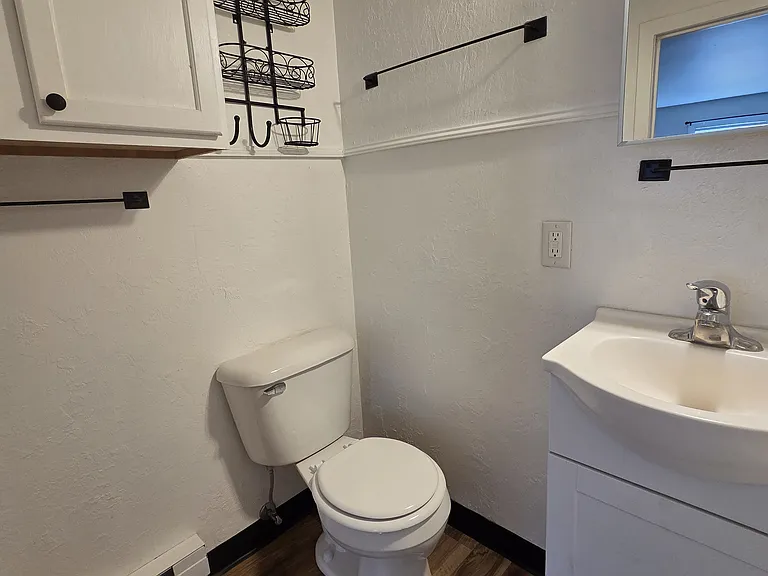 130 Karen St #4 — Photo 9