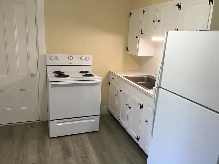 Academy Ave — Photo 2