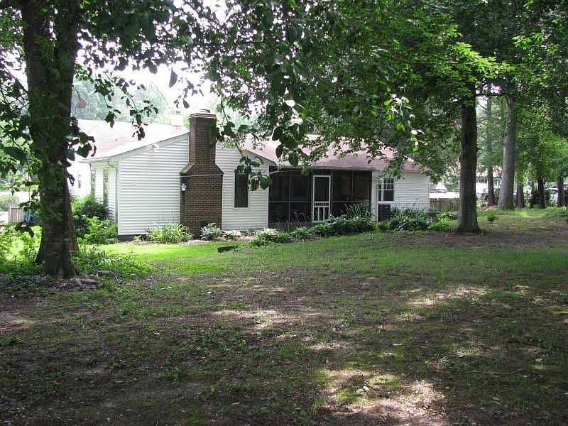 2nd image of 7207 Amherst Ln