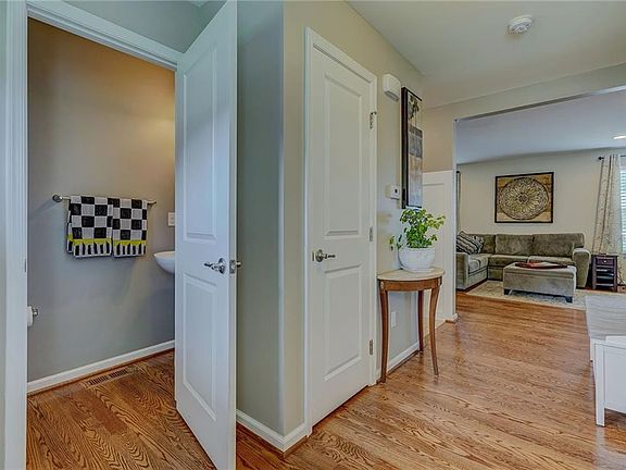 5th image of 883 Bannerwood Dr