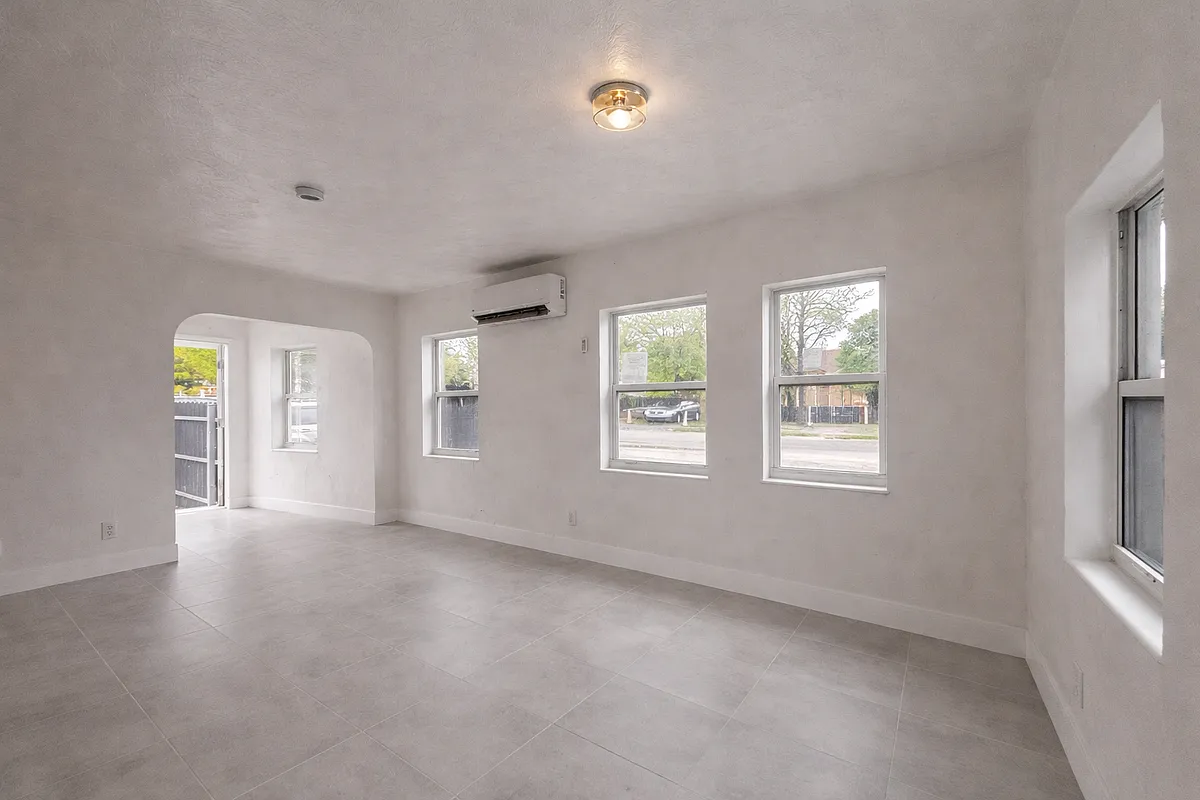 Building Photo - 2626 Johnson St #35